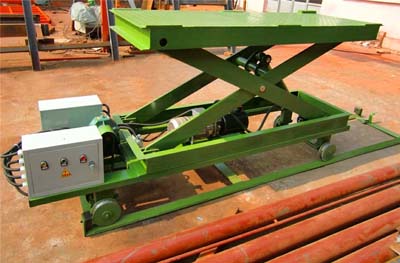 自行走液壓升降平臺(tái) 自行走液壓升降平臺(tái)